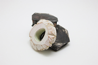 White wheel / Brooch / Yuki Sumiya [contemporary jewellery and object]