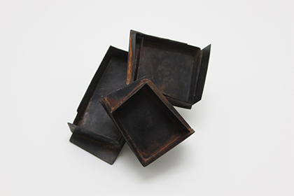 Black window / Brooch / Yuki Sumiya [contemporary jewellery and object]