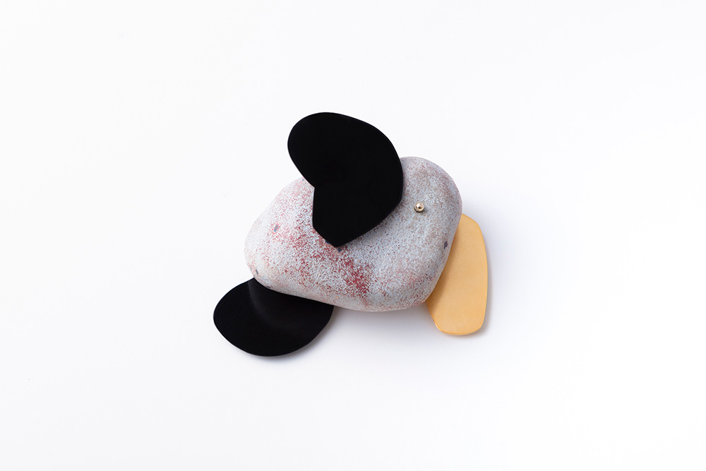 Floating stone / Brooch / Yuki Sumiya [contemporary jewellery and object]