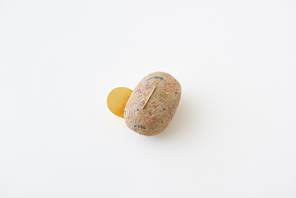 Floating stone / Brooch / Yuki Sumiya [contemporary jewellery and object]
