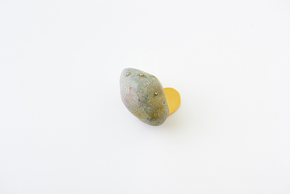 Floating stone / Brooch / Yuki Sumiya [contemporary jewellery and object]