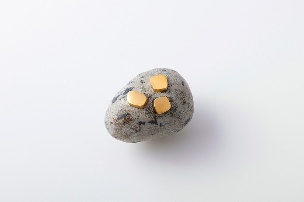 Floating stone / Brooch / Yuki Sumiya [contemporary jewellery and object]